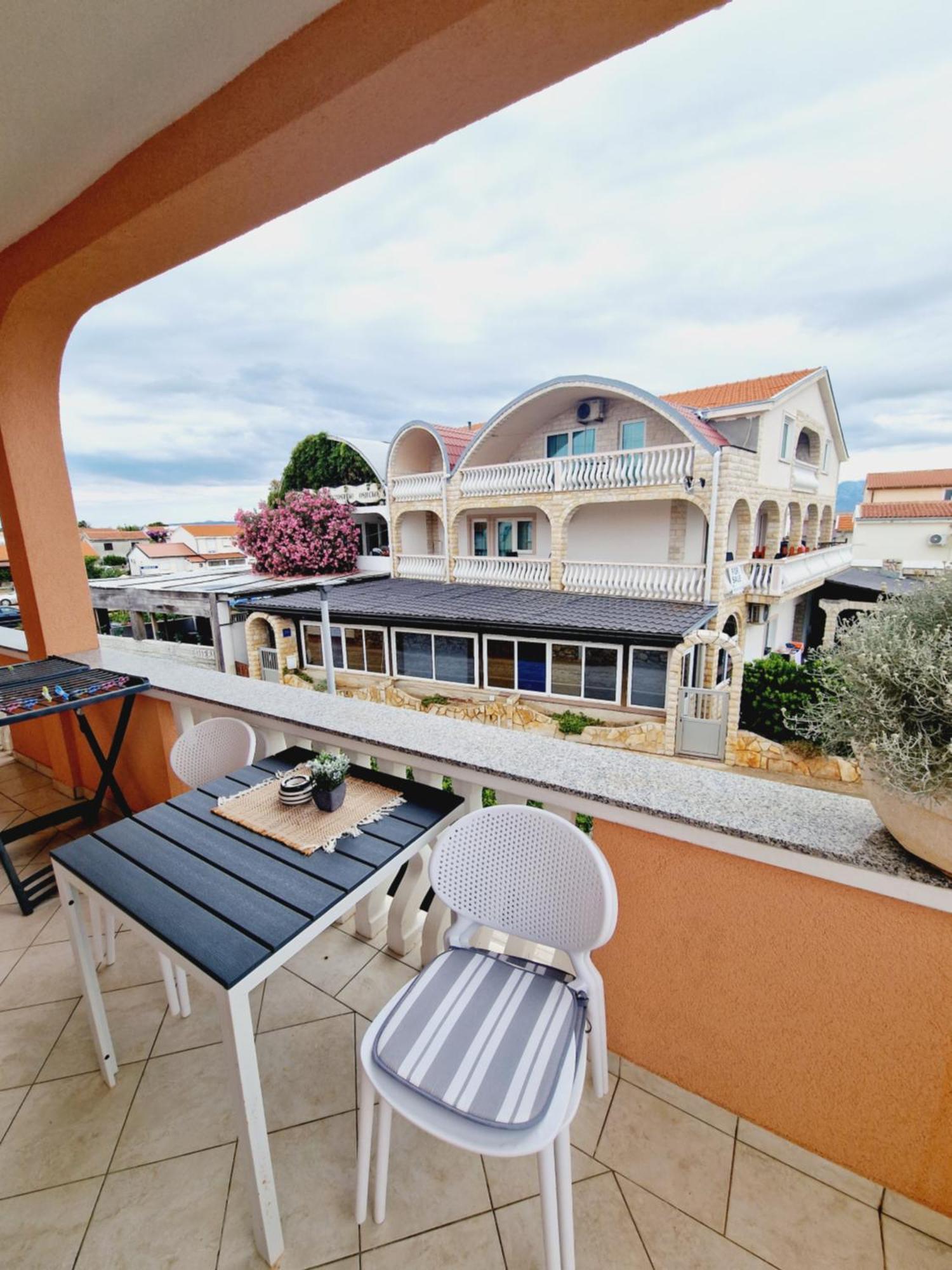 Apartment Melani Vir Exterior photo